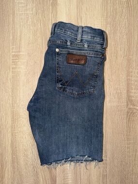 Wrangler Retro Slim Boot Cutoff Denim Shorts